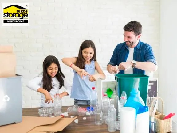 Familia reciclando